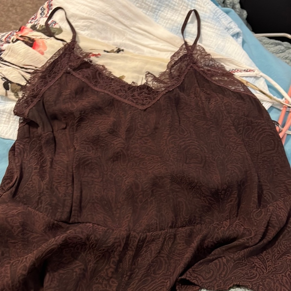 Maroon blouse with pattern with lace at the top